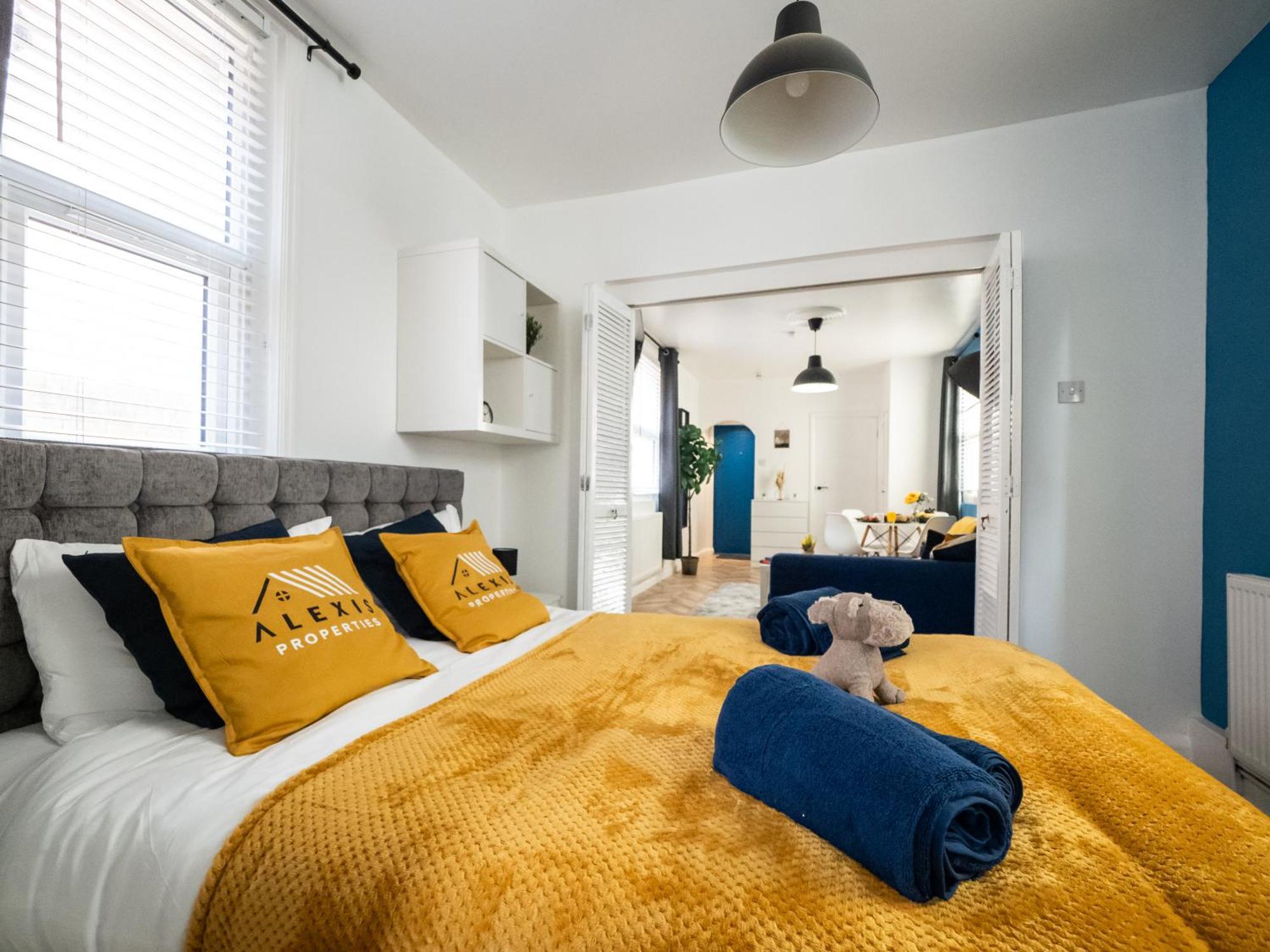 Seaside Retreat: Luxury 1-Bed, Free Parking Apartment Portsmouth Exterior photo